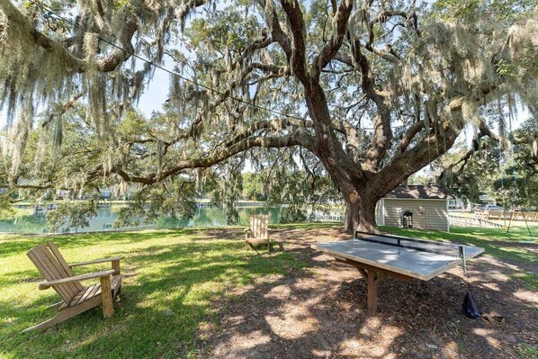 Property grounds - 1st Floor Condo w/ 2 pools! 1 mi from beach/shops! (St Simons Island)
