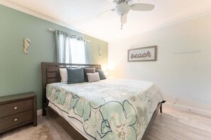 2 bedrooms, WiFi - 1st Floor Condo w/ 2 pools! 1 mi from beach/shops! (St Simons Island)