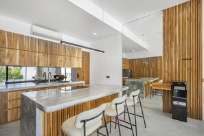 Fridge, stovetop, cookware/dishes/utensils, freezer - Villa Finity B by Hombali (Canggu)