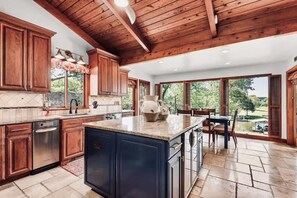 Refrigerador, microondas, parrilla de estufa y lavavajillas