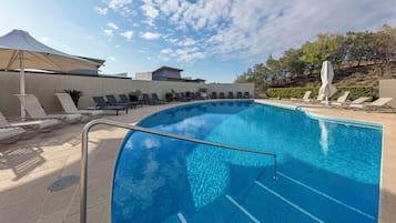 Piscina coperta, piscina all'aperto