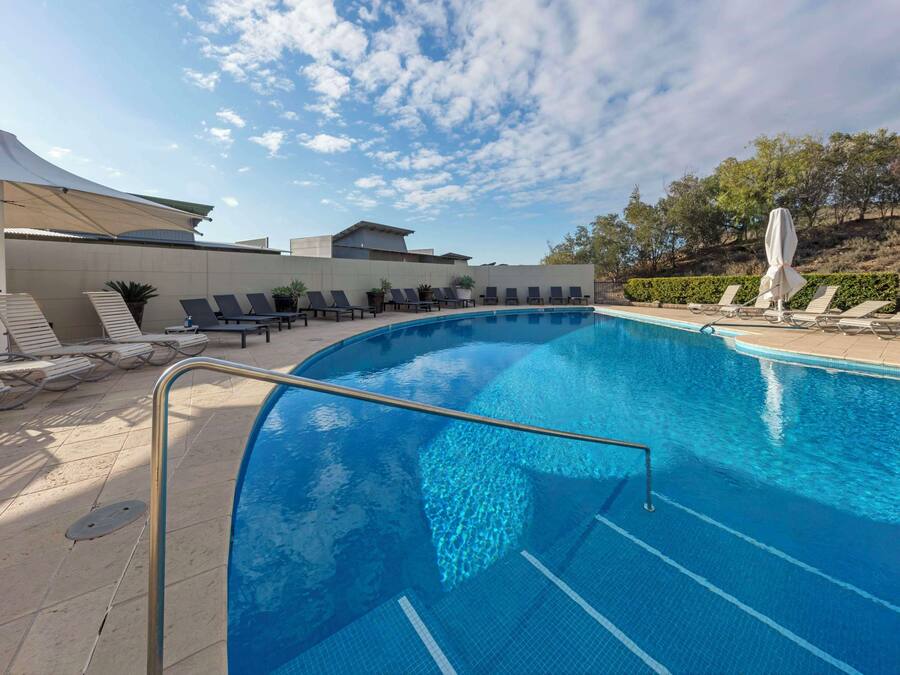 Kolam renang tertutup, kolam renang terbuka