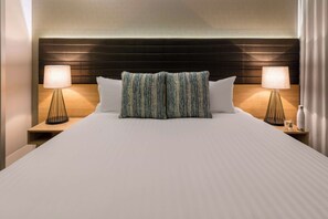 デスク、アイロン / アイロン台、ベッドシーツ