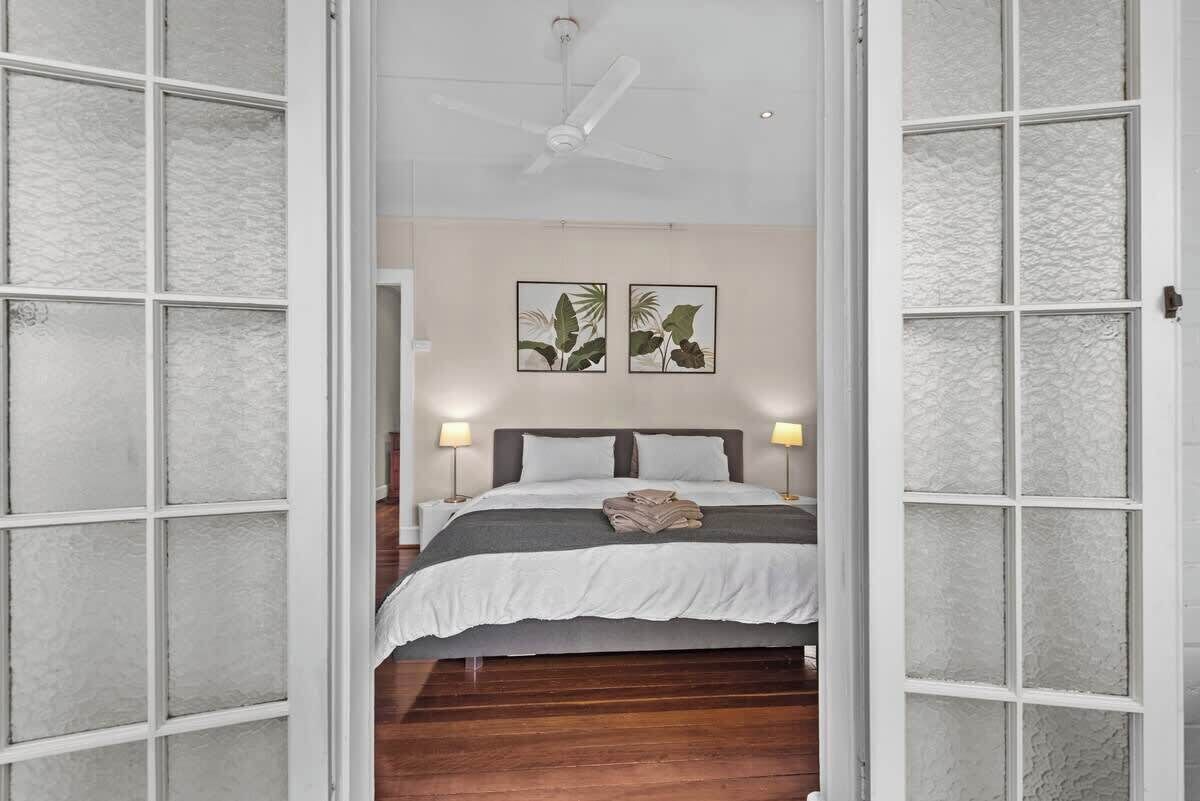 1 bedroom, iron/ironing board, travel cot, WiFi