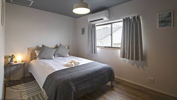 3 bedrooms, blackout curtains, free WiFi, bed sheets