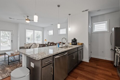 Charming Duplex Retreat in Old Town Manchester, VA