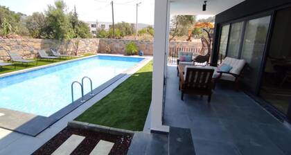 Chic Flat w Pool Patio Garden in Bodrum