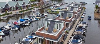 Luxe woning met 2 badkamers direct aan het water