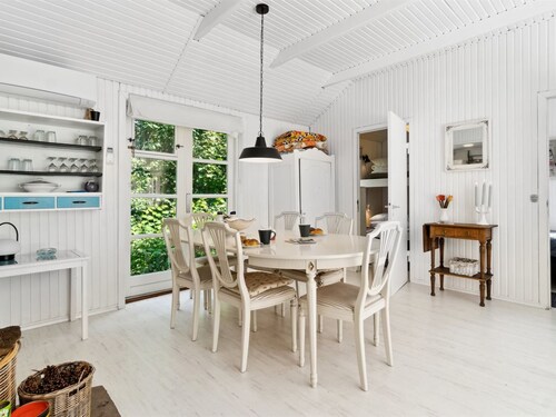 "Lucie" - 50m from the sea by Interhome