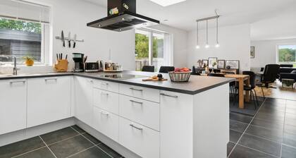 "Helmi" - 1km from the sea by Interhome