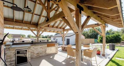 Beautiful spacious 2 bedroom guest home