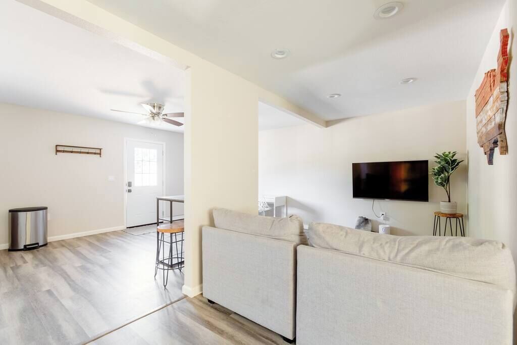 Beautiful Spacious 2 Bedroom Guest Home - Roseville, CA