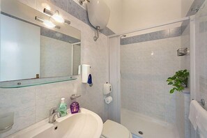 Shower, towels