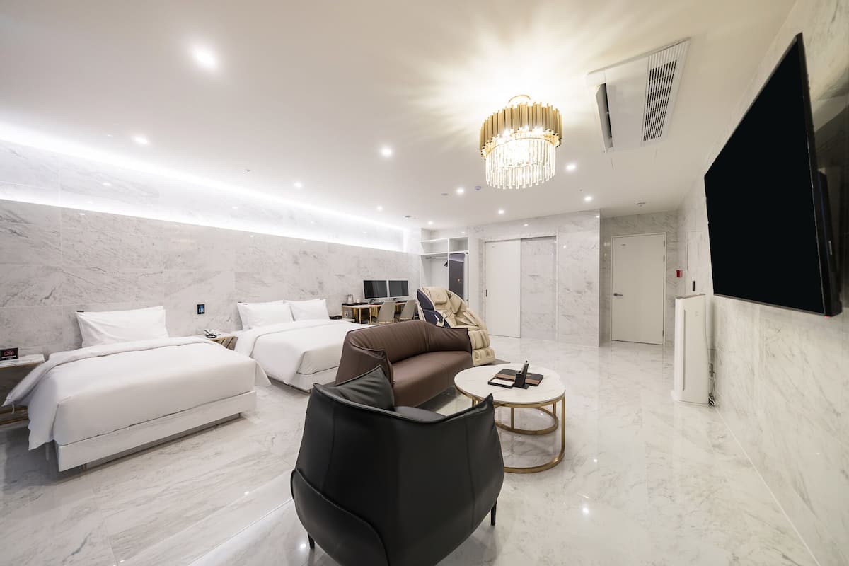 premium suite | desk, laptop workspace, free wifi, bed sheets