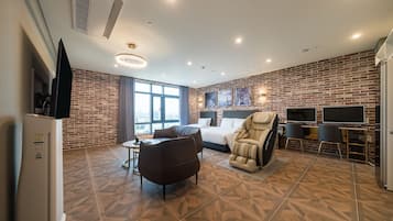 Suite Premium | Una scrivania, postazione laptop, Wi-Fi gratuito, lenzuola