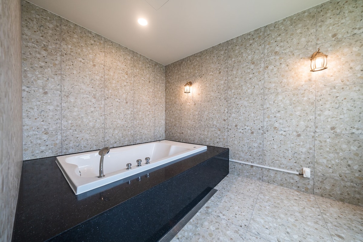 premium suite | desk, laptop workspace, free wifi, bed sheets