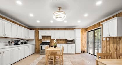 Charming Hesperia Retreat Fast Wi-Fi, Free Parking