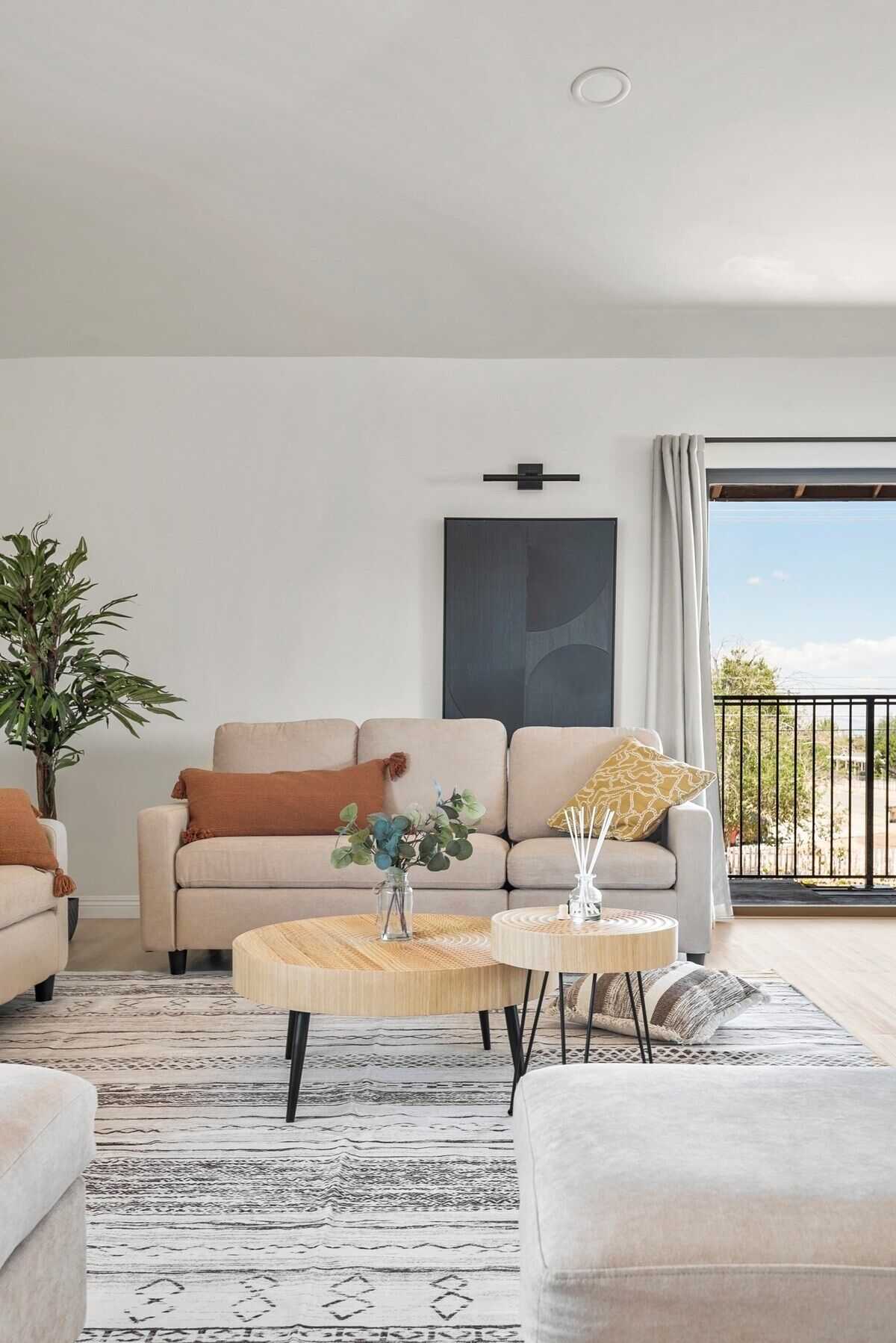 Televisión y chimenea 