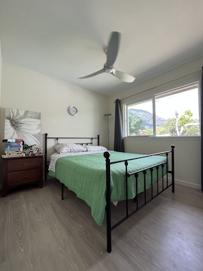 3 habitaciones, tabla de planchar con plancha, wifi y ropa de cama 