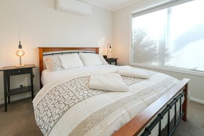 3 bedrooms, desk, iron/ironing board, free WiFi