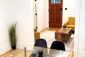 Interior - Pinkston Gardens Near MSP airport & Allianz Field (Saint Paul)