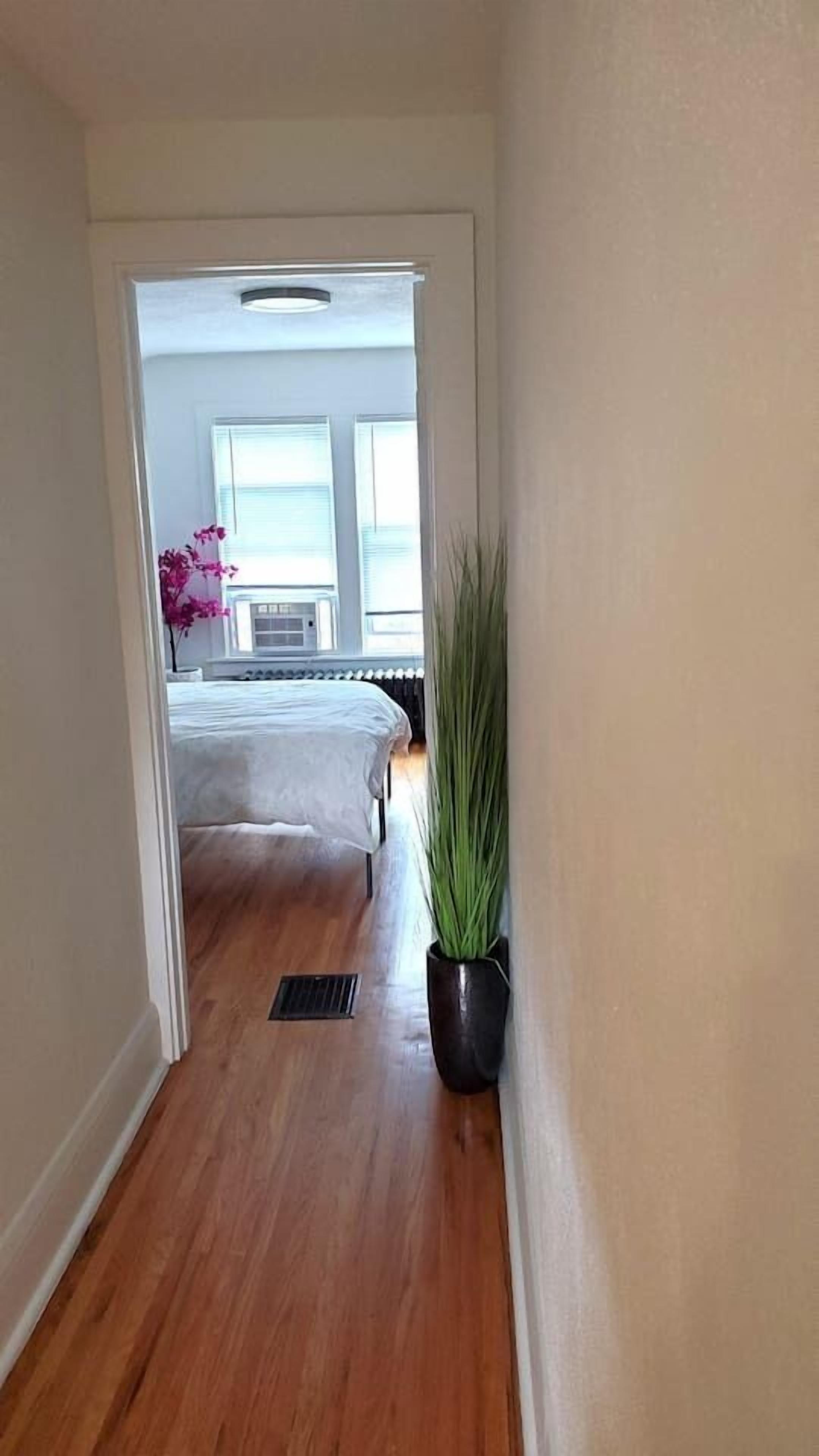 4 bedrooms, desk, iron/ironing board, travel crib