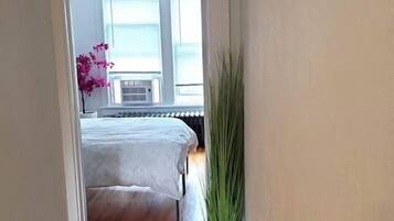 4 bedrooms, desk, iron/ironing board, travel crib