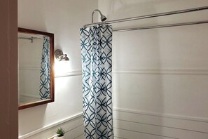 Secador de pelo, toallas