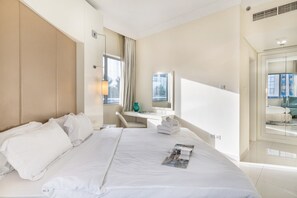 1 dormitorio, tabla de planchar con plancha, wifi y ropa de cama
