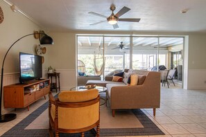 Smart-TV, Bücher, Computerbildschirme