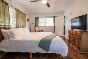 3 sovrum, skrivbord, gratis wi-fi och sängkläder