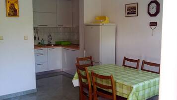 Apartamento, 2 habitaciones, accesible para personas con discapacidad, fumadores | Comedor