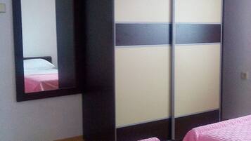 Apartment, 2 Bedrooms, Accessible, Smoking | 2 bedrooms