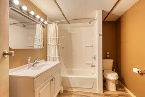 Bathroom - Cozy Adventurer's Cabin in Deadwood Canyon (Deadwood)