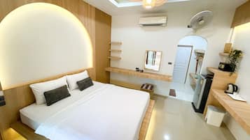 Superior tweepersoonskamer | 1 slaapkamer, een minibar, een kluis op de kamer, een bureau