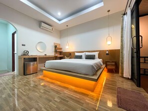 Villa | Minibar, caja de seguridad en la habitación y escritorio