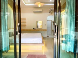 Superior Double Room | Minibar, in-room safe, desk, laptop workspace