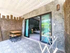 Deluxe Double Room | Minibar, in-room safe, desk, laptop workspace