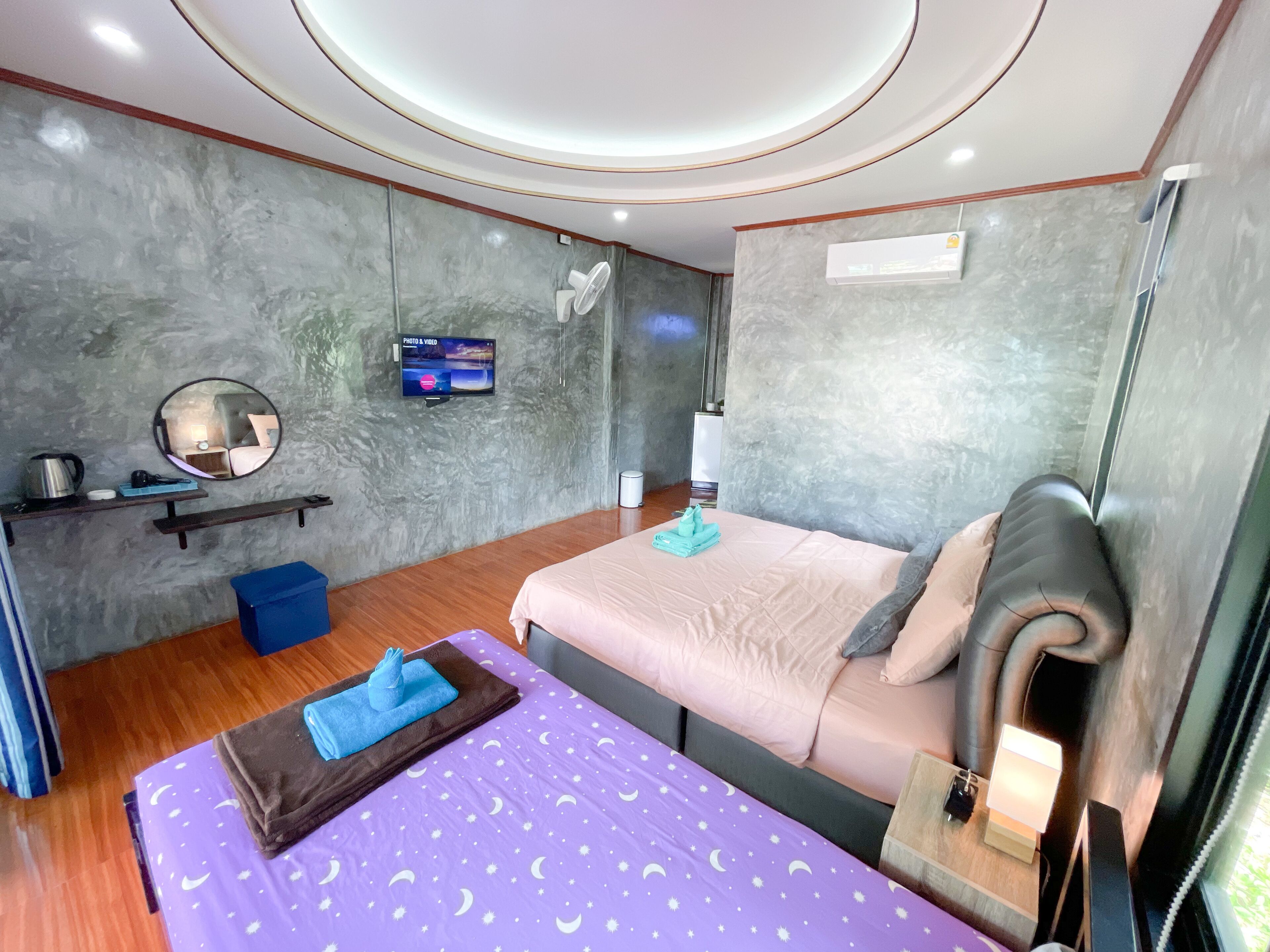 Triple Room | Minibar, in-room safe, desk, laptop workspace