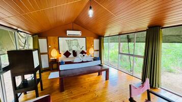 Individually decorated, individually furnished, desk, free WiFi