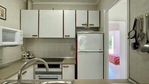 Fridge, microwave, oven, stovetop - ESPLENDID 11 (Estartit)