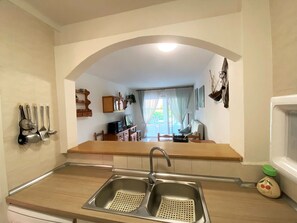 Interior - ESPLENDID 11 (Estartit)