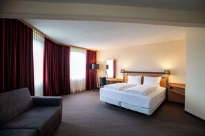 Family Room, 1 Queen Bed (with Sofabed) | In-room safe, desk, laptop workspace, soundproofing - Best Western Conference Airporthotel Frankfurt Mörfelden (Moerfelden-Walldorf)