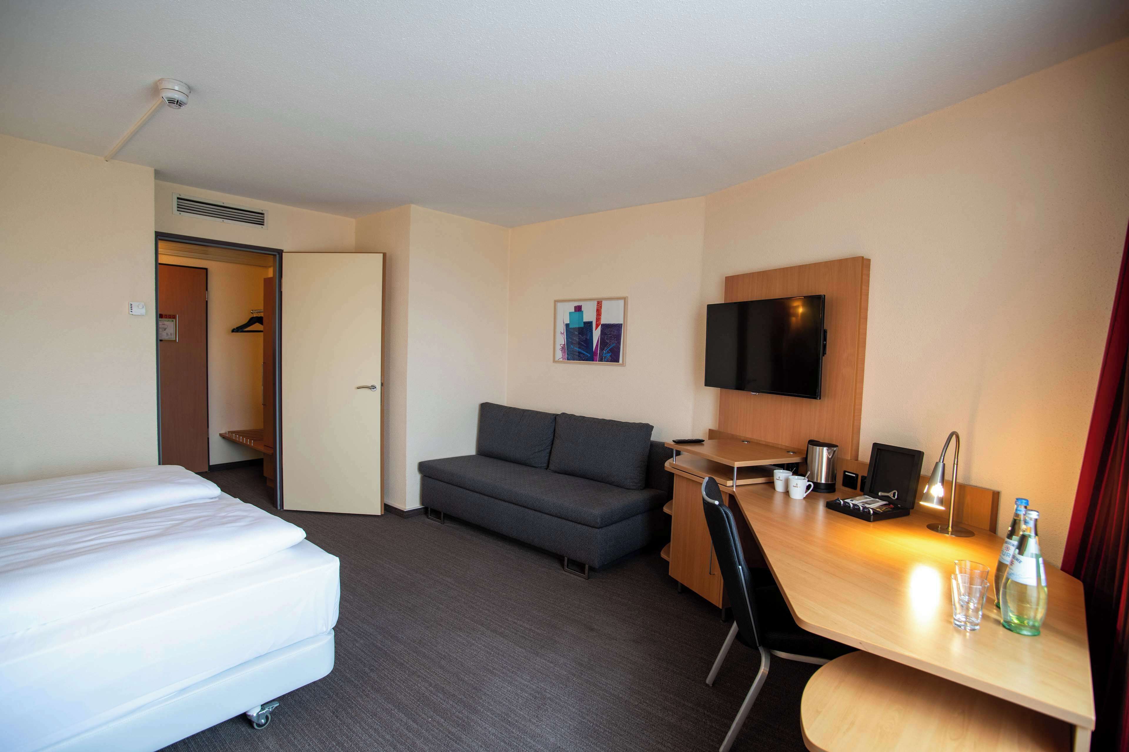 Business-Zimmer, 1 Queen-Bett (with Sofabed) | Zimmersafe, Schreibtisch, laptopgeeigneter Arbeitsplatz