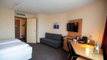 Business-Zimmer, 1 Queen-Bett (with Sofabed) | Zimmersafe, Schreibtisch, laptopgeeigneter Arbeitsplatz
