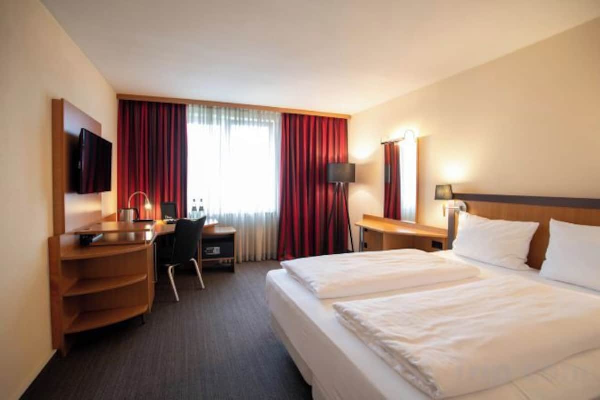In-room safe, desk, laptop workspace, soundproofing