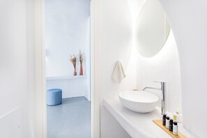 Apartment, 1 Bedroom, Balcony, City View | Bathroom