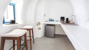 Apartment, 1 Bedroom, Balcony, City View | Interior