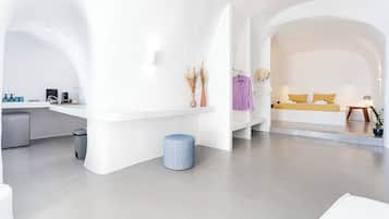 Apartment, 1 Bedroom, Balcony, City View | Hallway