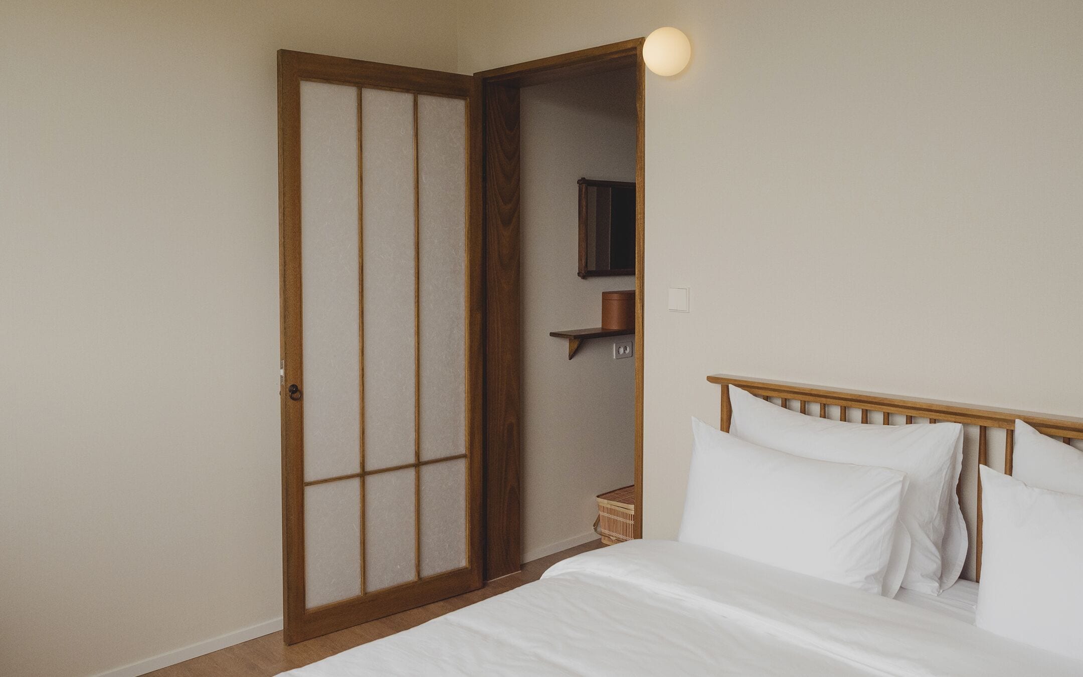 Free WiFi, bed sheets